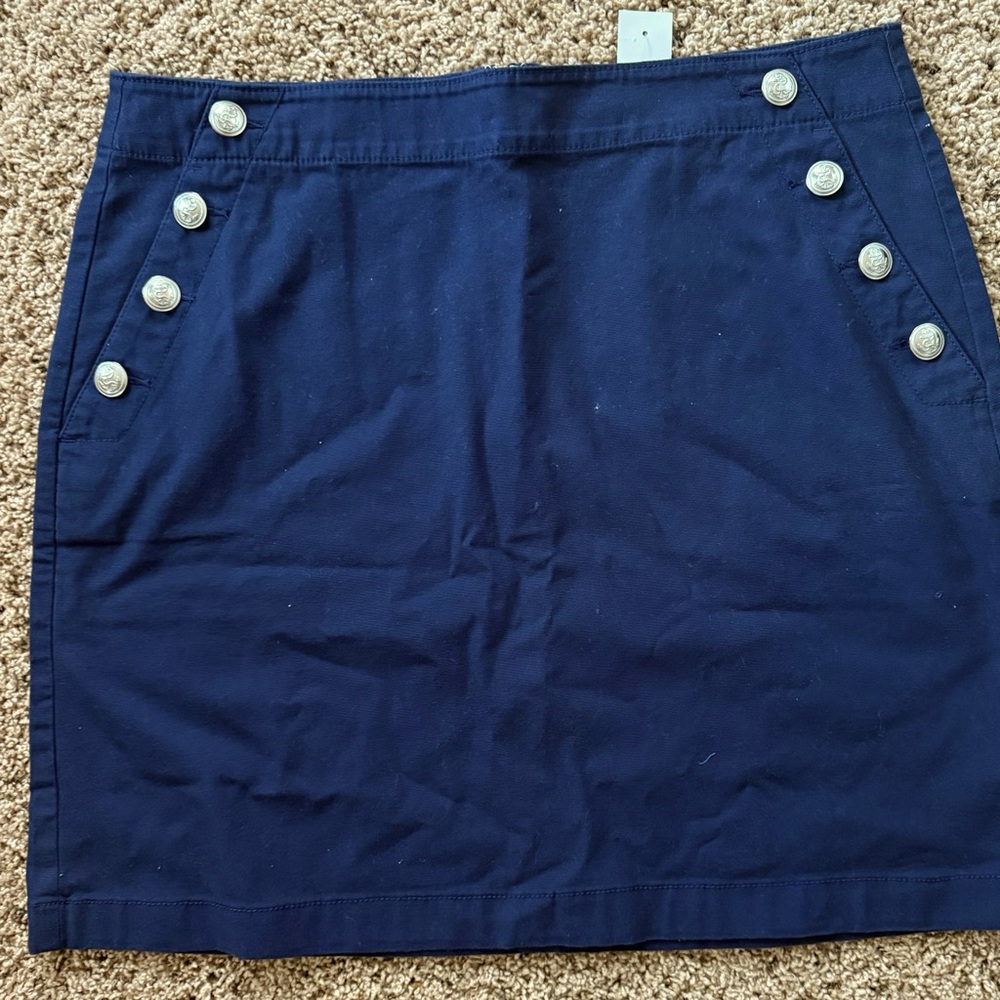 Simple and classic navy blue skirt from Loft